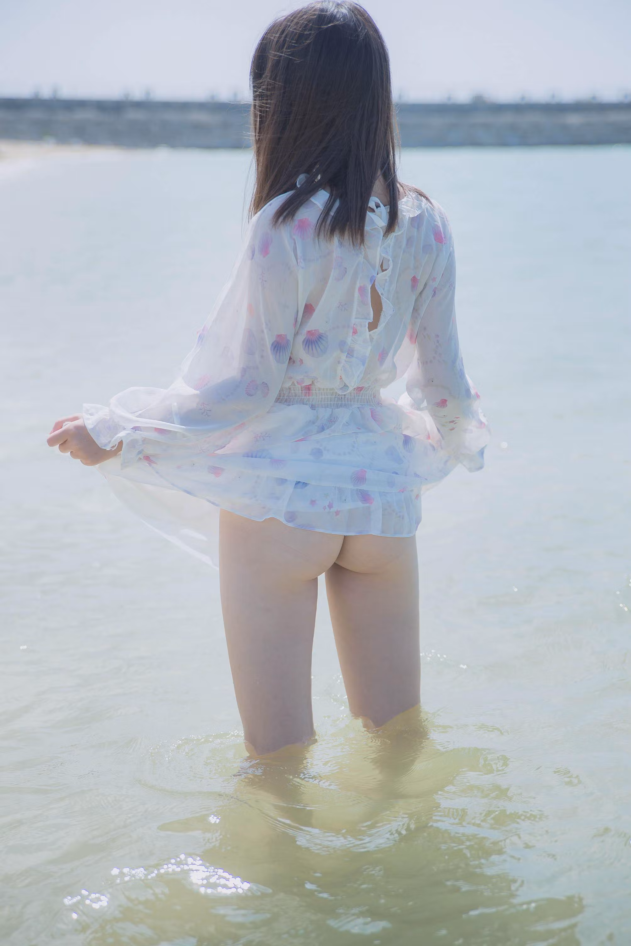 带有独特海滩湿身比基尼反差魅惑的粉嫩鲍鱼嫰穴私房照